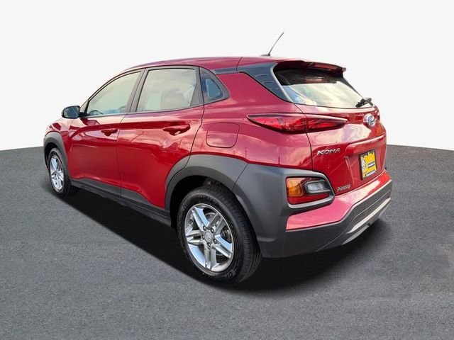 Used 2021 Red Hyundai SE image 2
