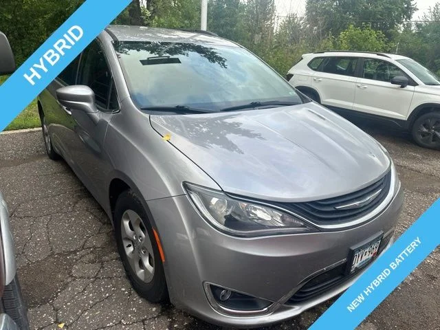 2017 Chrysler Pacifica Hybrid Premium