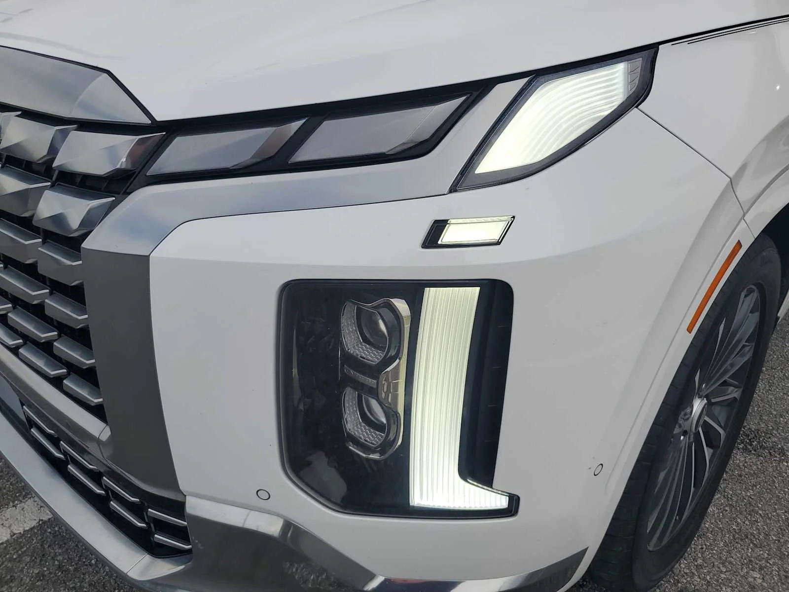 Used 2023 White Hyundai Calligraphy image 13