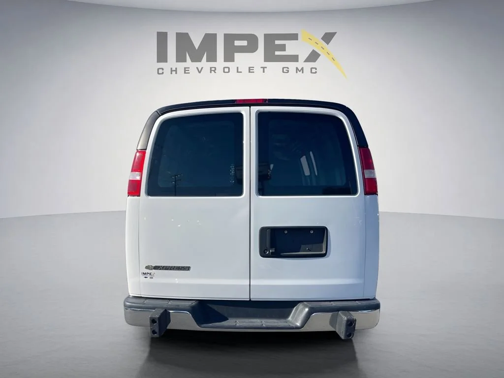 Used 2023 Summit White Chevrolet WT image 4