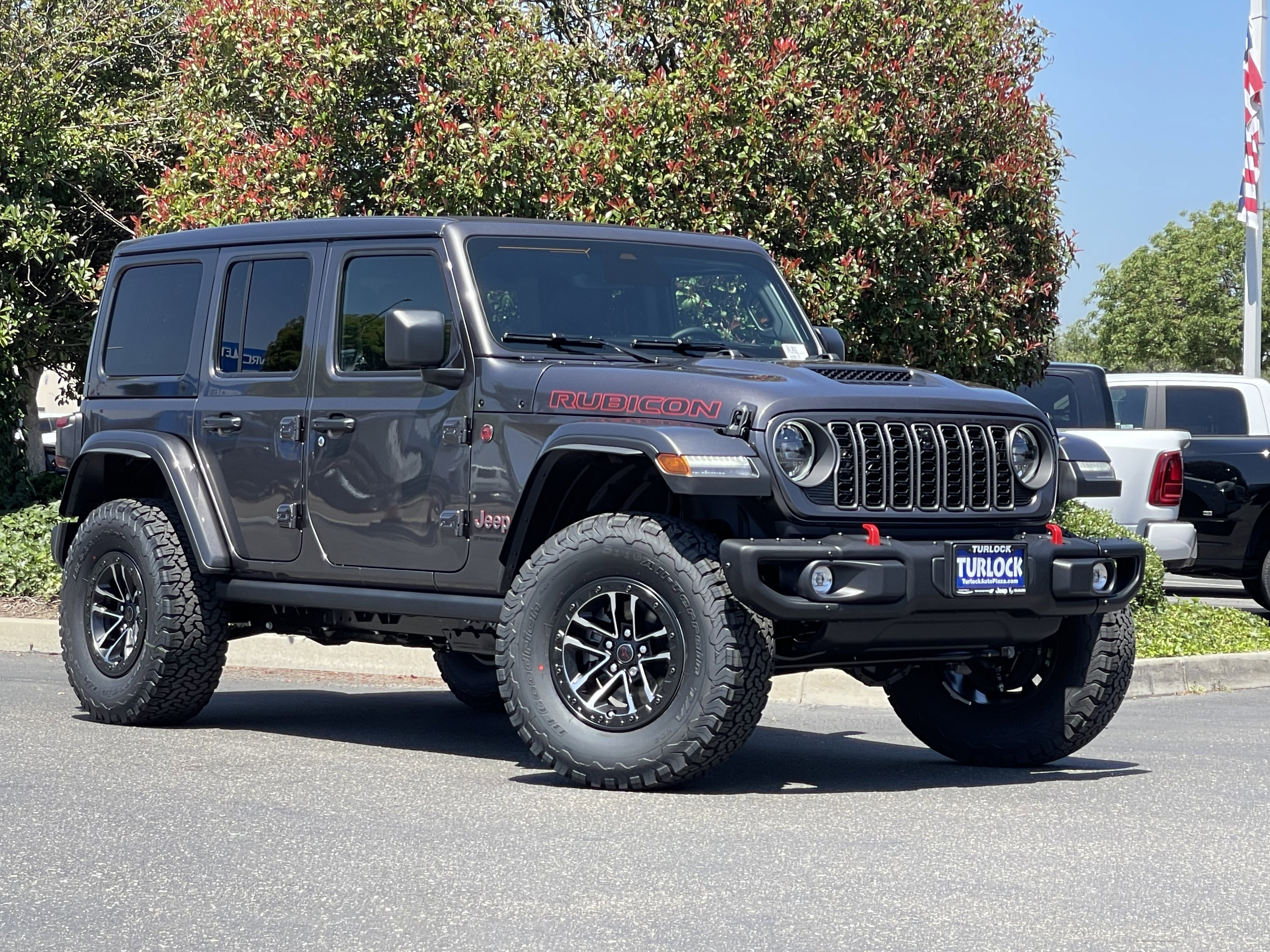 New 2026 Granite Crystal Metallic Clear-Coat Exterior Paint Jeep Rubicon X image 4