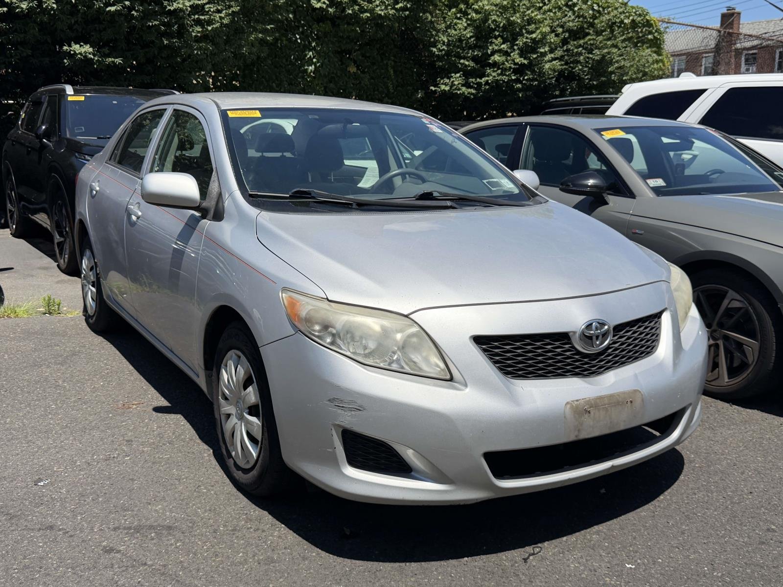 Used 2009 Silver Toyota 4dr Sdn Auto LE (Natl) image 1