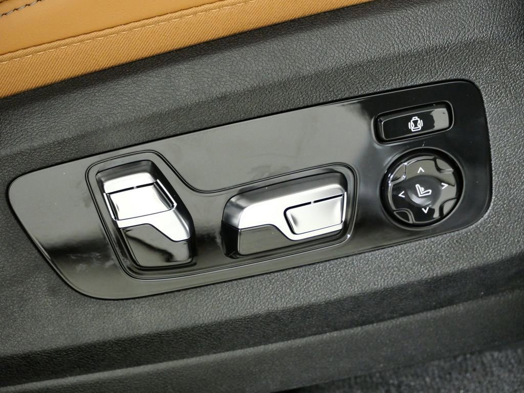 Used 2026 Skyscraper Grey Metallic BMW xDrive40i image 23