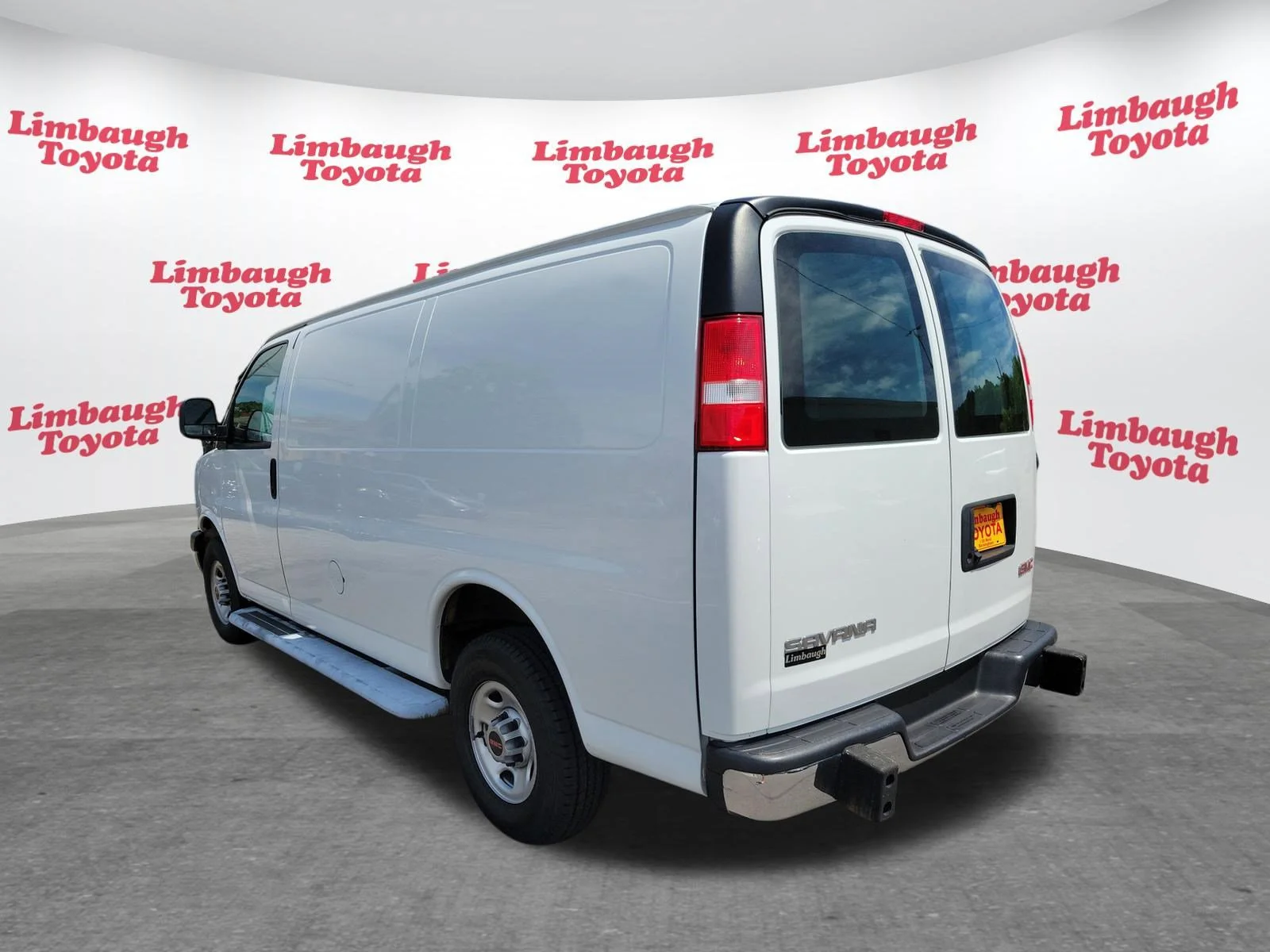 2024 GMC Savana Cargo Work Van - Photo 18