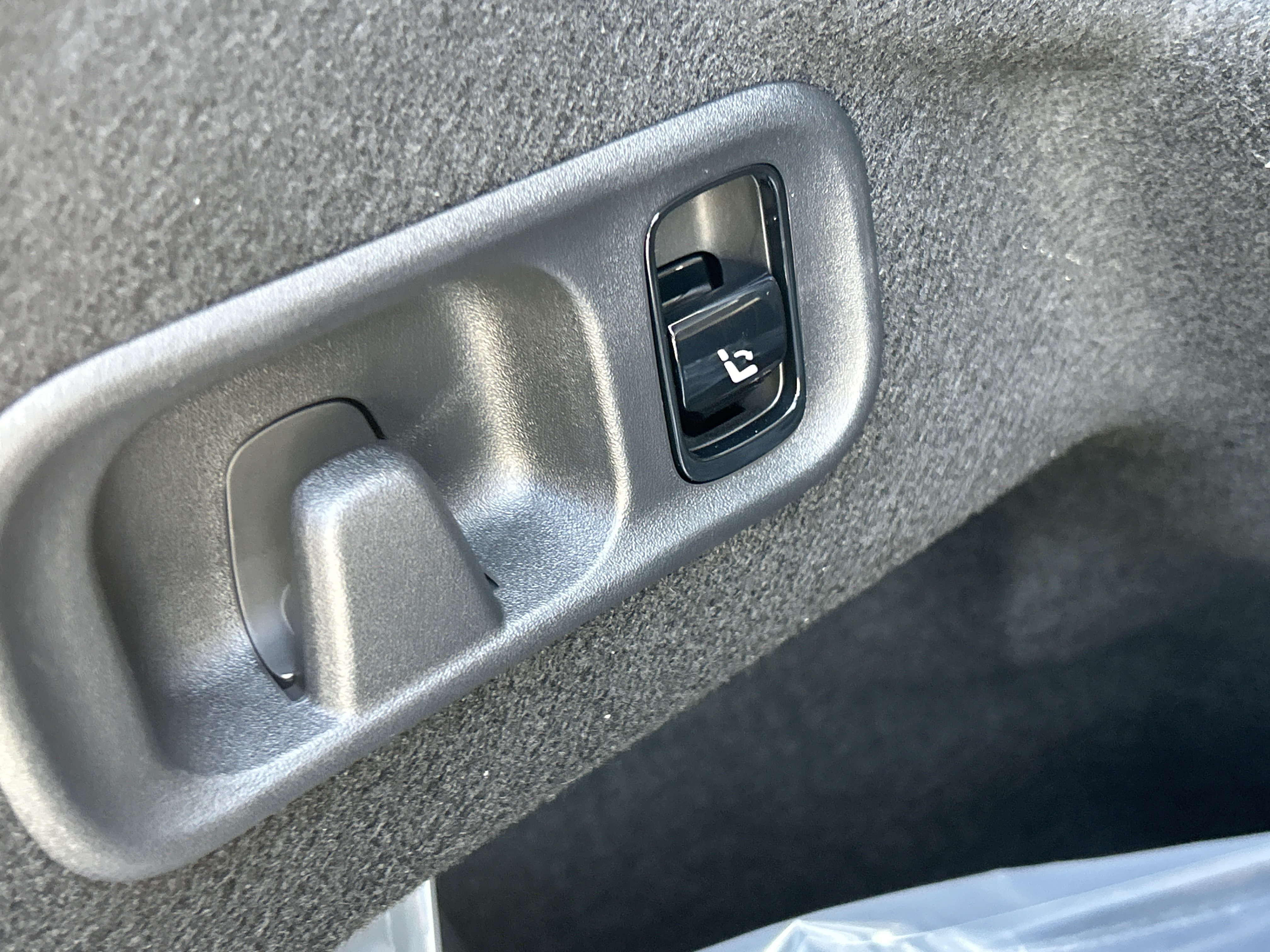 New 2026 MANUFAKTUR Moonlight White Metallic Mercedes-Benz C 300 Sedan image 10