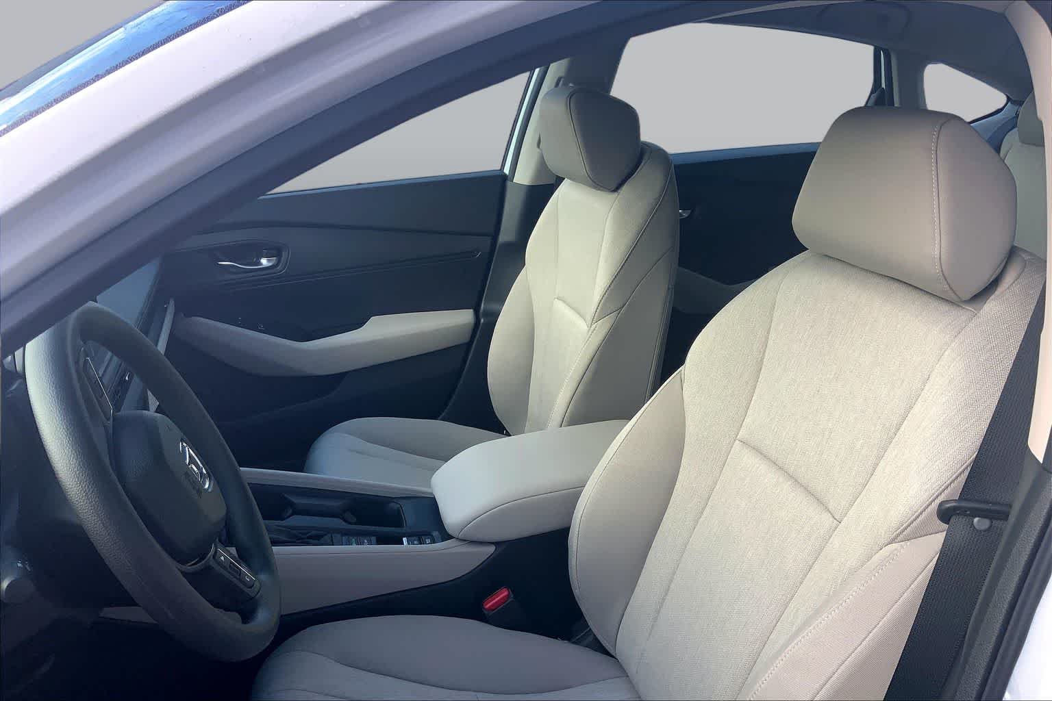 New 2026 Platinum White Pearl Honda LX image 9