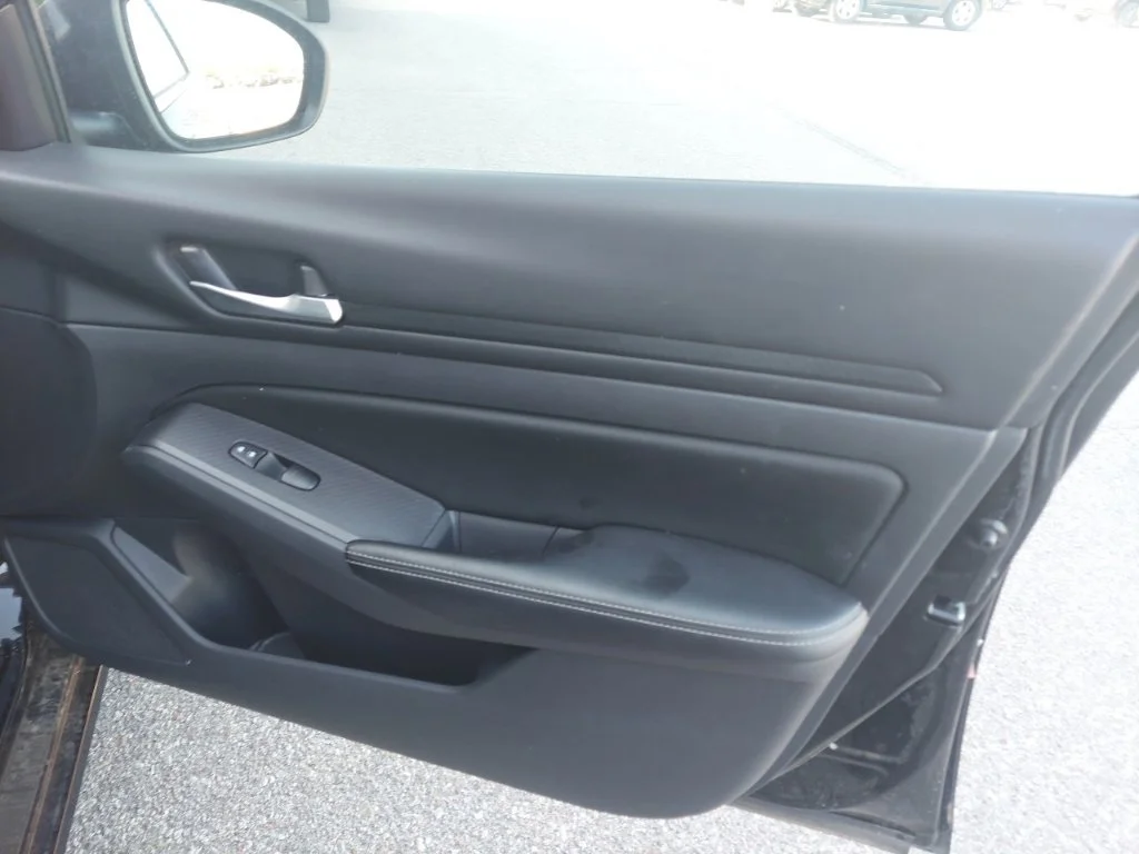 Used 2025 Black Nissan 2.5 SV image 33
