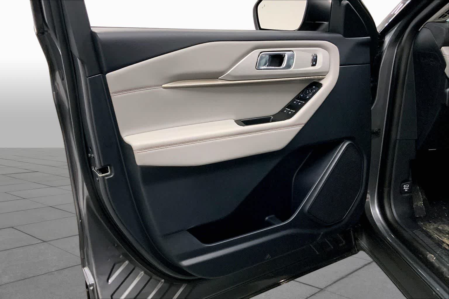 New 2026 Carbonized Gray Metallic Ford Active image 10