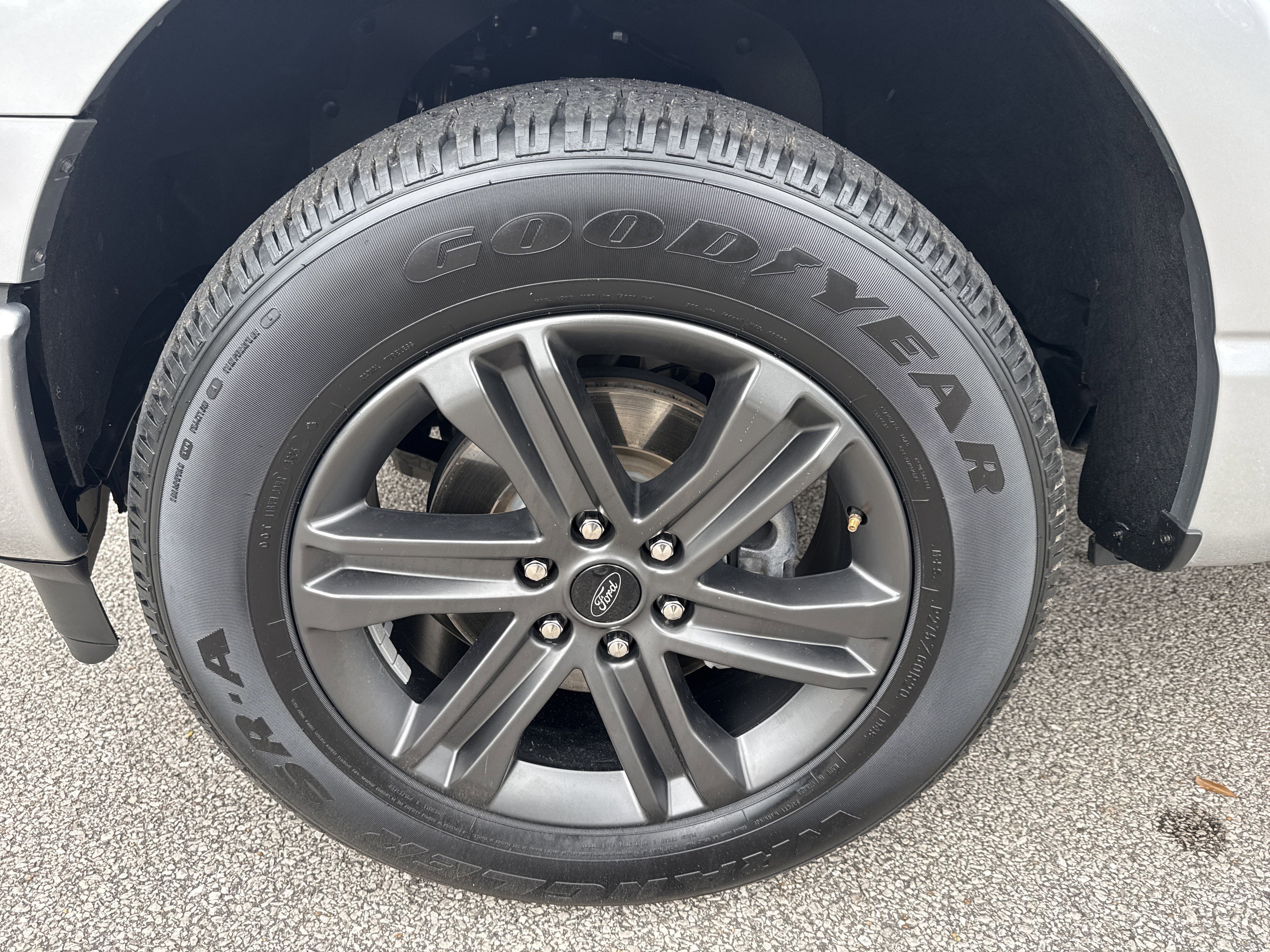 Used 2023 Silver Ford  image 12