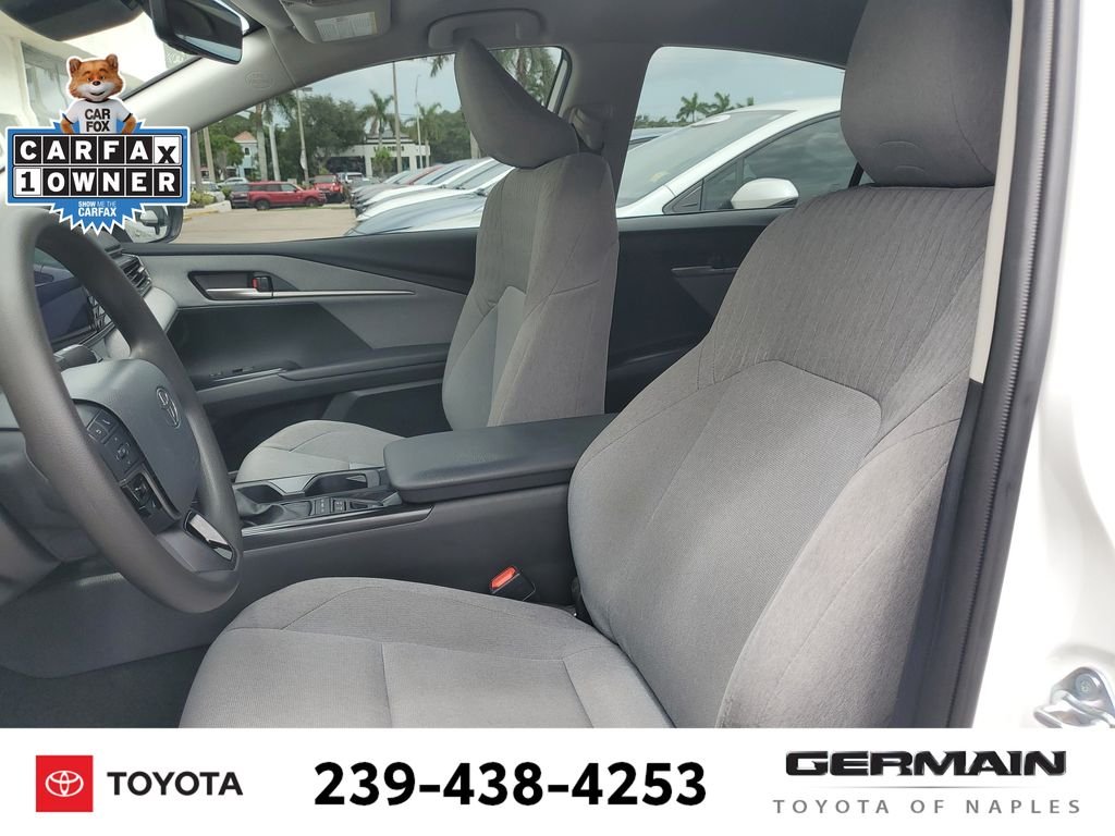 Used 2025 White Toyota LE image 19