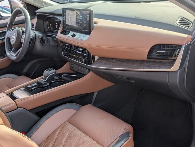 Used 2024 Gray Nissan Platinum image 9