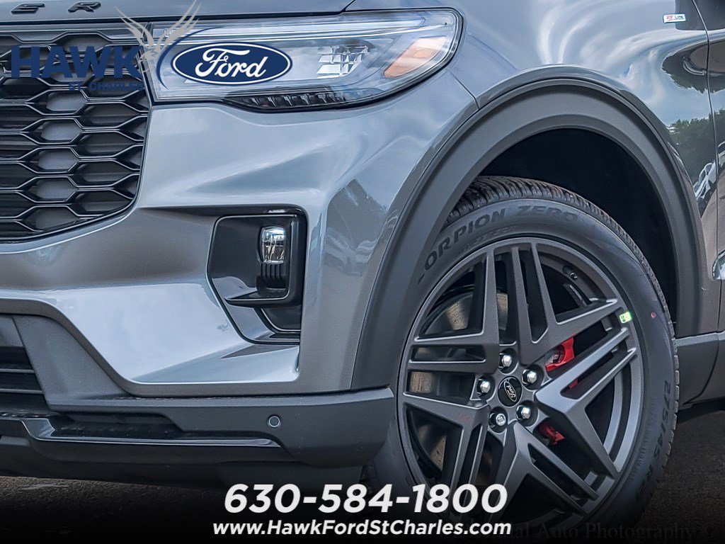 New 2026 Carbonized Gray Metallic Ford ST-Line image 3