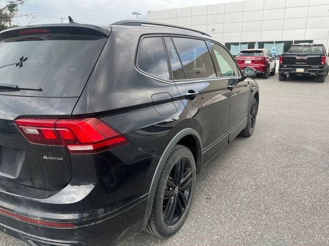Used 2022 Deep Black Volkswagen SE R-Line Black image 22