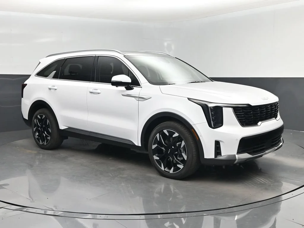 Certified Used 2025 White Kia SX image 1