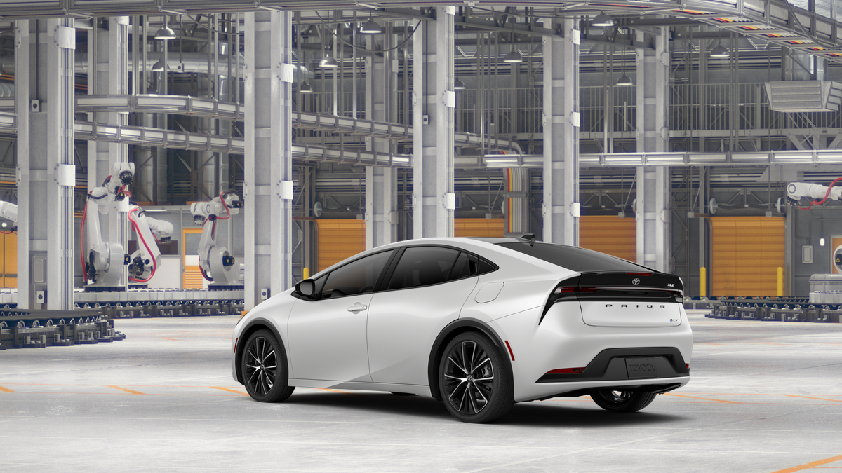 New 2027 Wind Chill Pearl Toyota XLE image 6