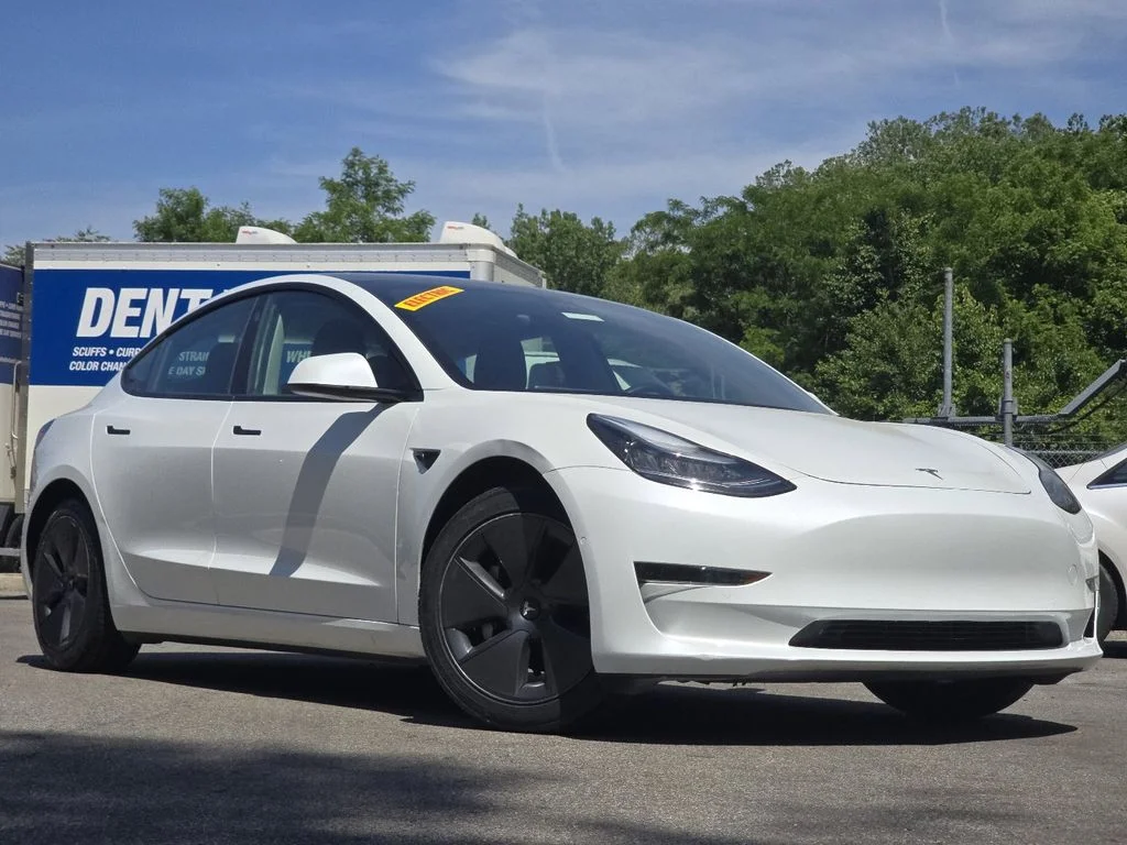 2021 Tesla Model 3 Standard Range Plus's photo
