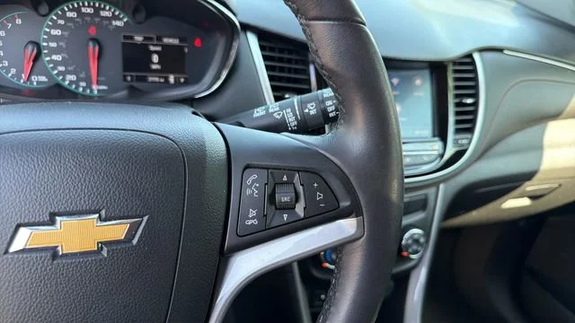 Used 2022 Silver Ice Metallic Chevrolet LT image 23