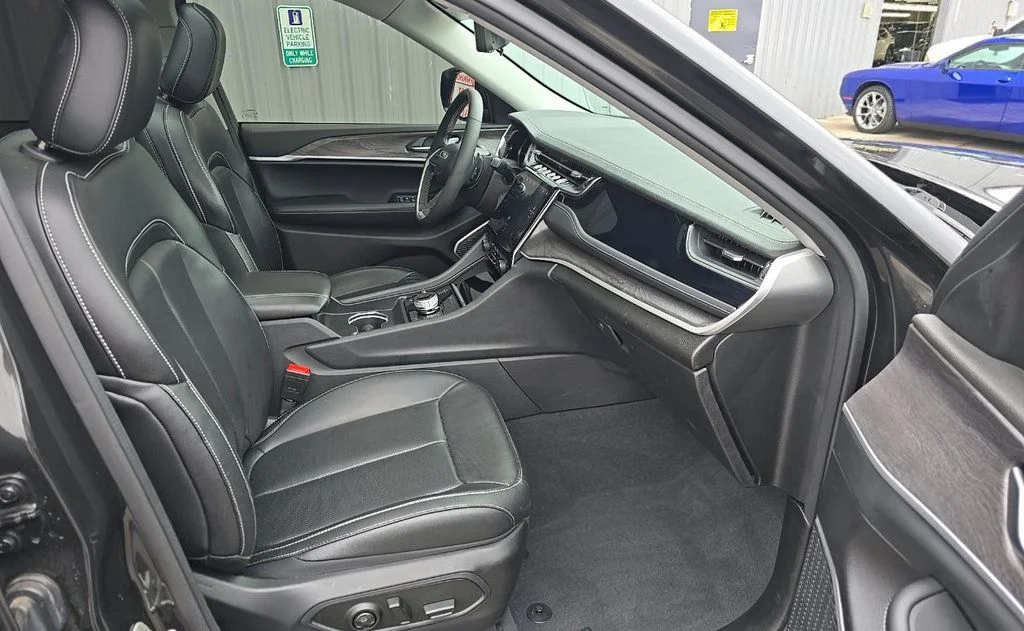 Used 2023 Brown Jeep 4xe image 8