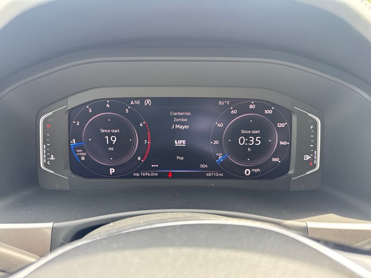 Used 2019 White Volkswagen SEL image 8
