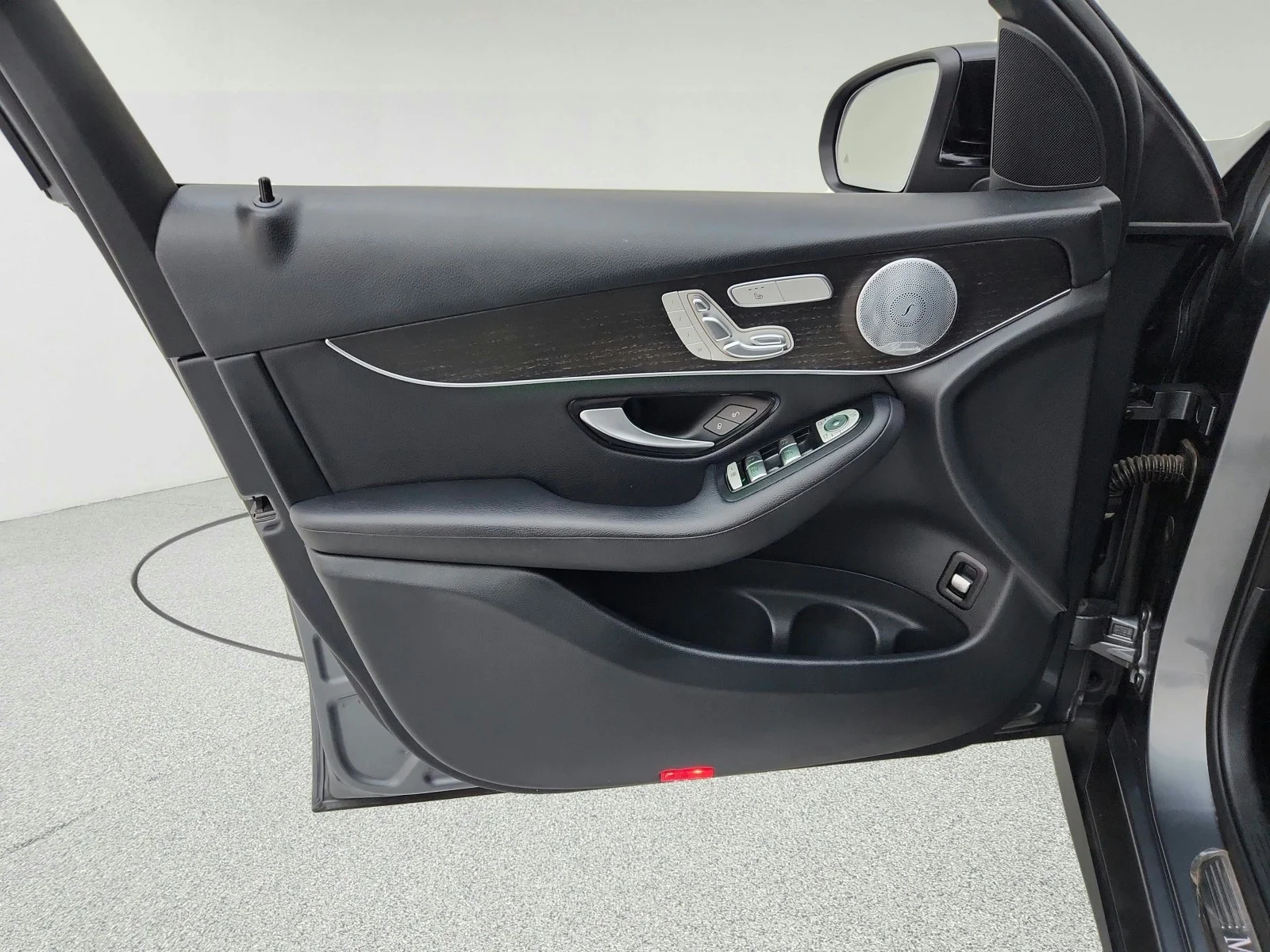 Used 2020 Selenite Grey Metallic Mercedes-Benz GLC 300 image 26