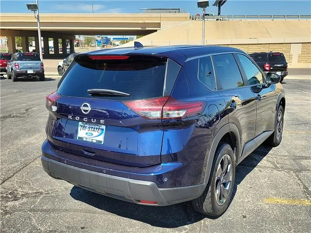 Used 2025 Deep Ocean Blue Pearl Nissan SV Front-Wheel Drive image 3