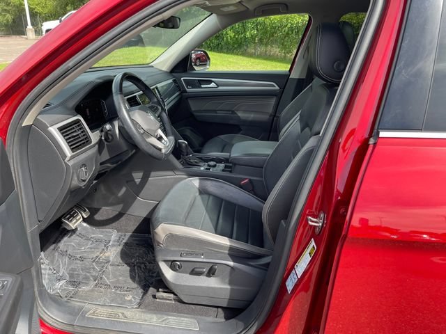 Used 2022 Red Volkswagen 3.6L V6 SEL Premium R-Line image 9