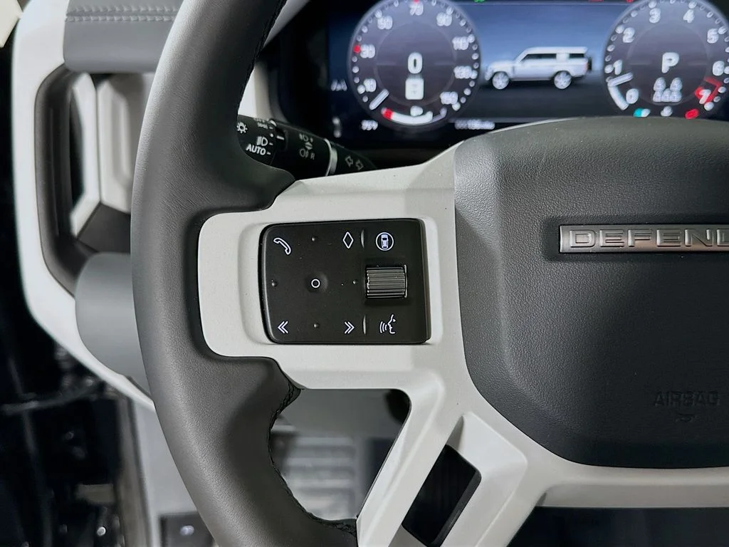 New 2026 Santorini Black Land Rover X-Dynamic SE image 13
