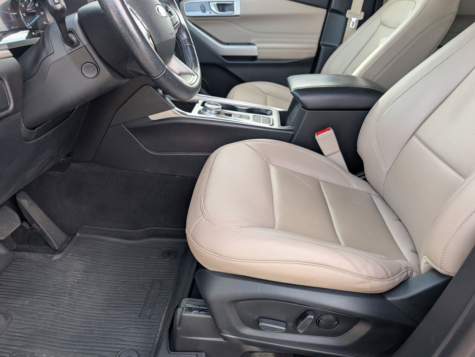 Used 2022 Black Metallic Ford Limited image 15