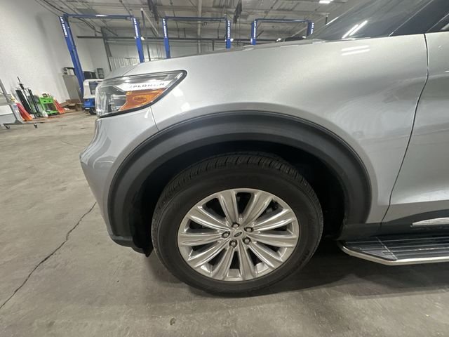 Used 2020 Silver Metallic Ford Limited image 23