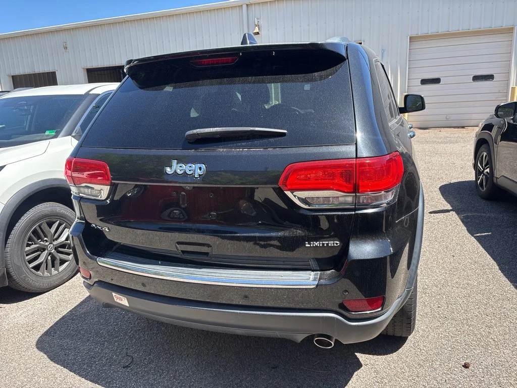 Used 2015 Black Jeep Limited image 12