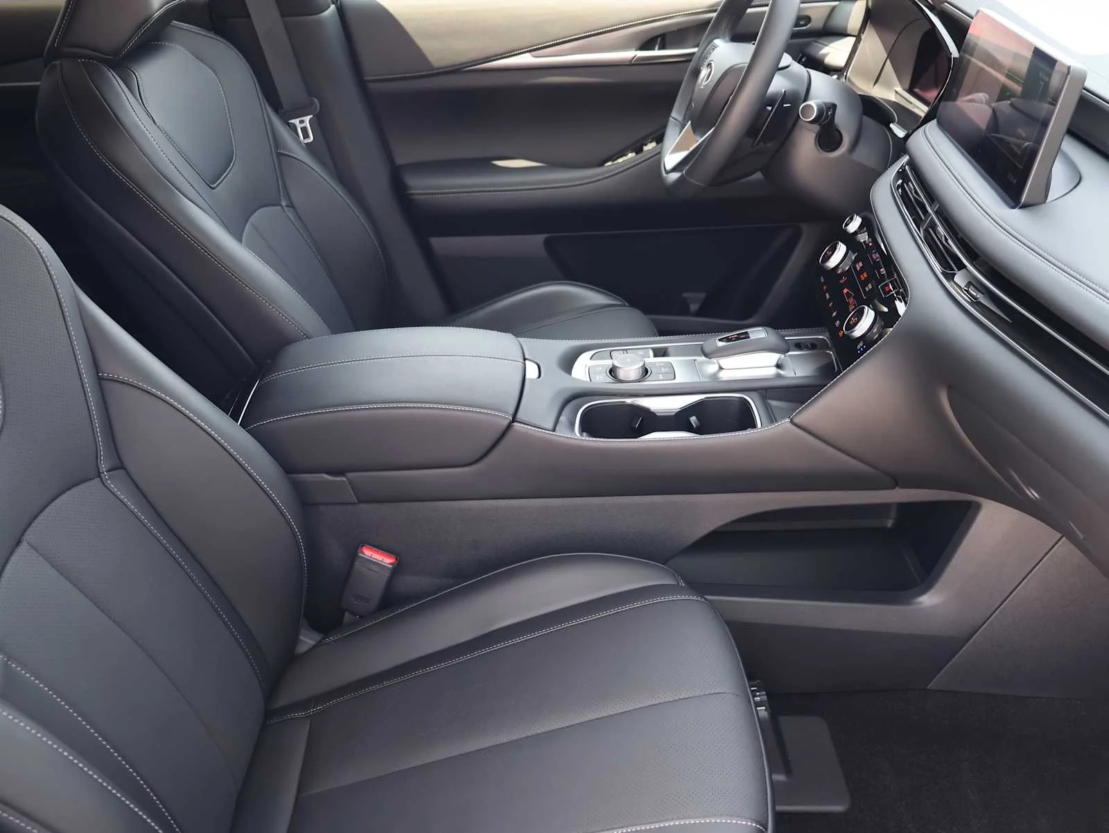 Certified Used 2026 Graphite Shadow INFINITI LUXE image 15