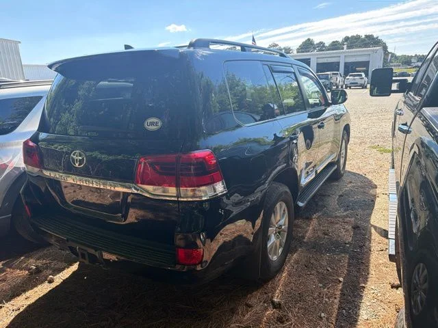 Used 2017  Toyota Base image 11