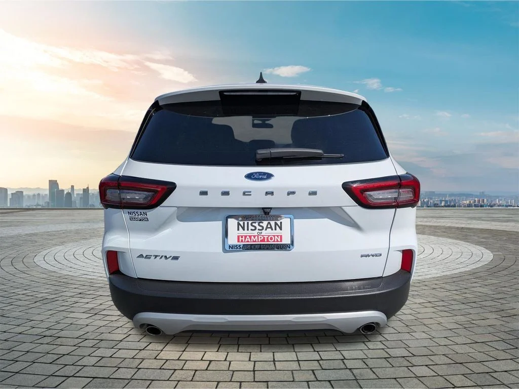 Used 2025 Oxford White Ford Active image 6