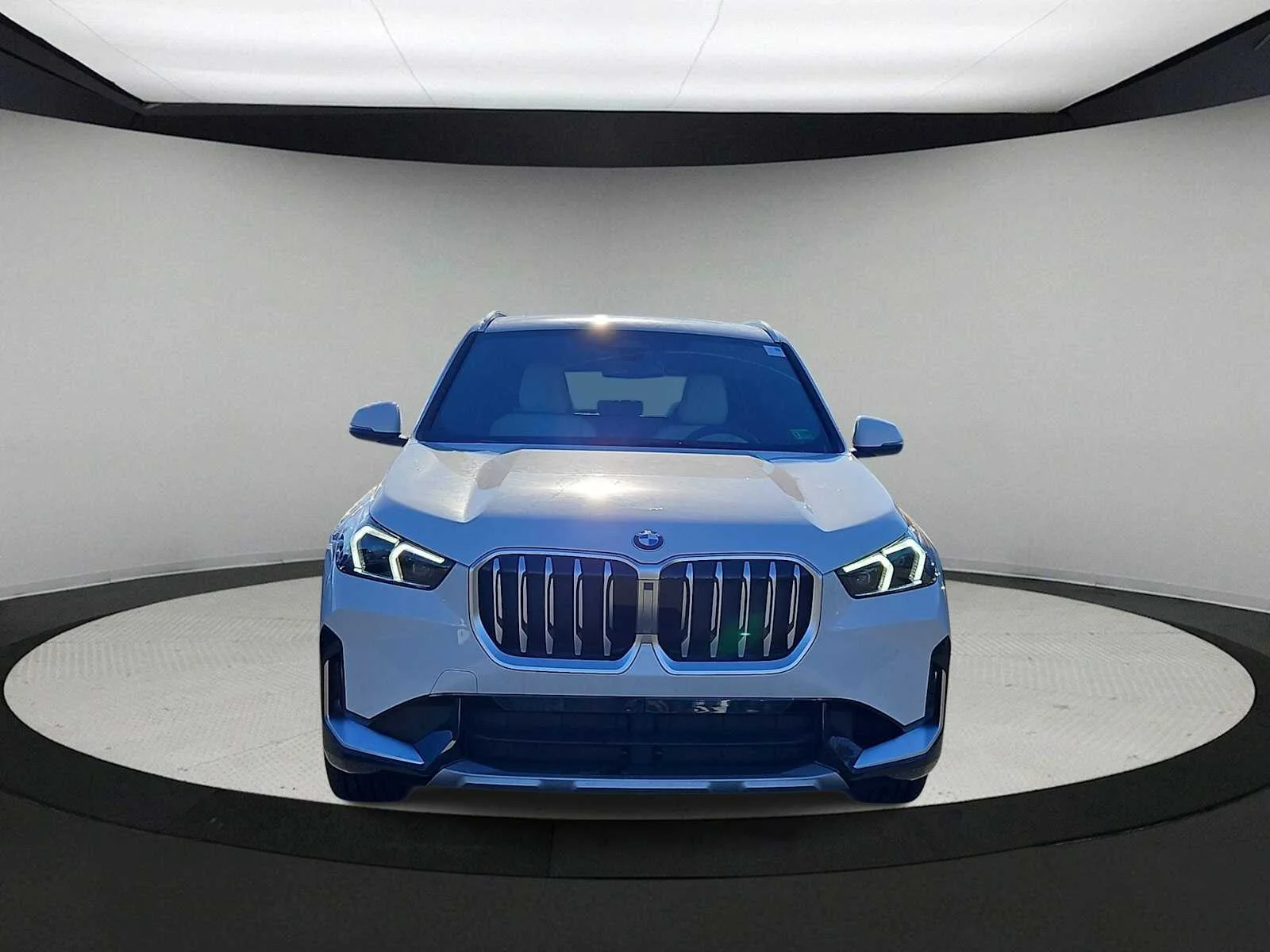 New 2026 White BMW xDrive28i image 3