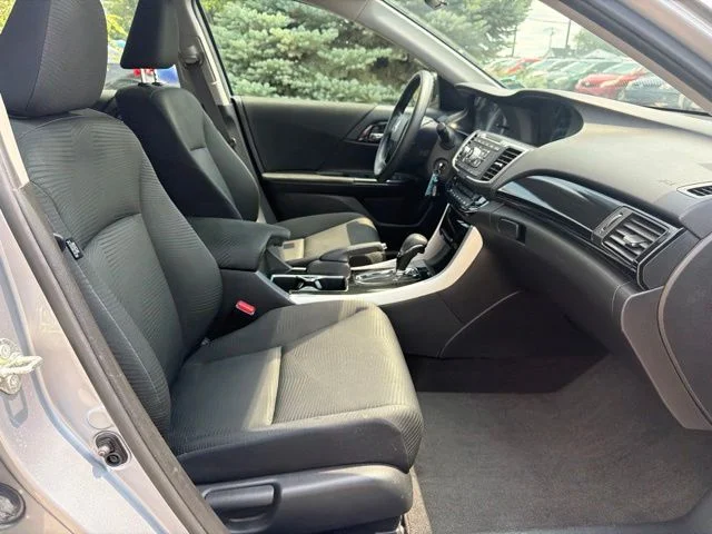 Used 2017 Silver Honda LX image 27