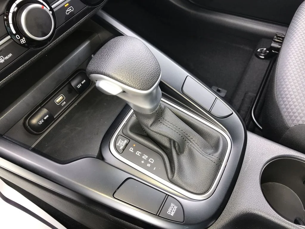 Used 2025 White Kia LX image 19
