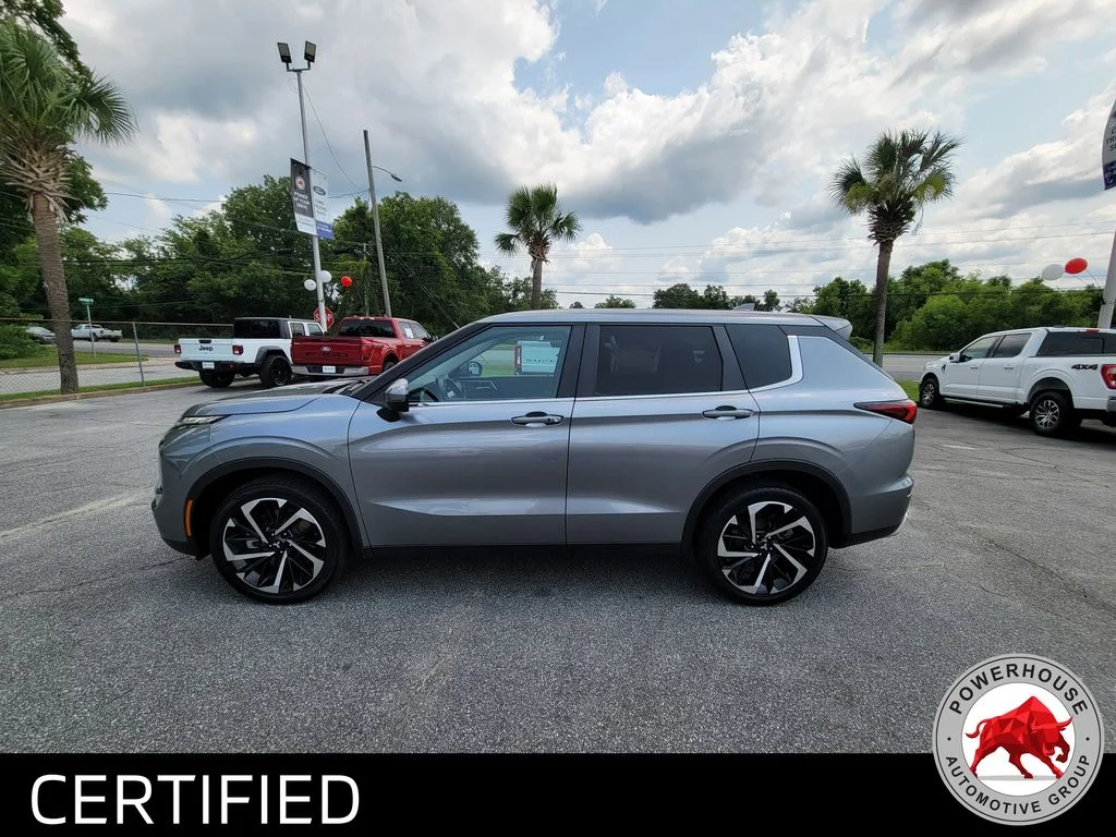 Used 2024  Mitsubishi SE image 2