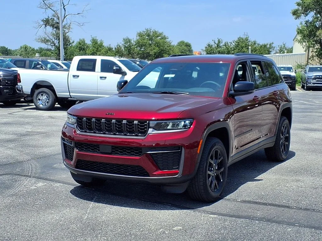 New 2026 Velvet Red Pearl-Coat Exterior Paint Jeep Altitude image 2