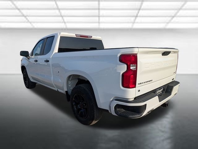 Used 2023 Summit White Chevrolet RST image 2