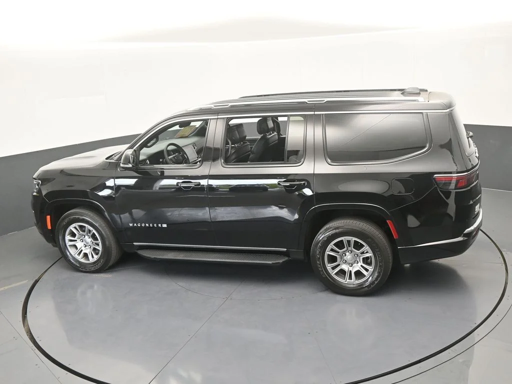 Used 2023 Diamond Black Crystal Pearlcoat Jeep Base image 55