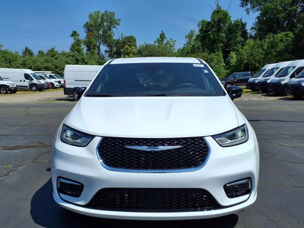 2026 Chrysler Pacifica Select - Photo 8