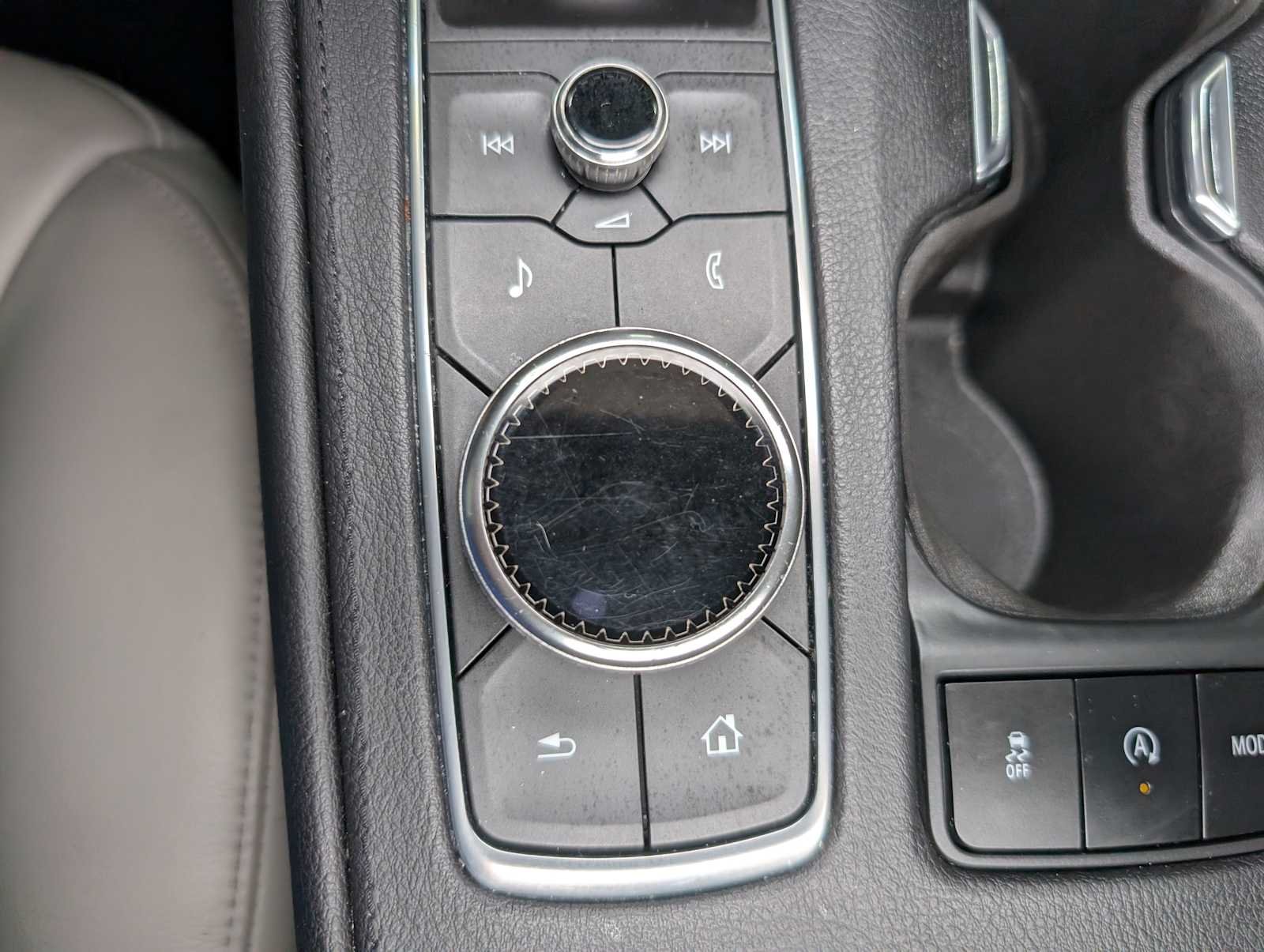 Used 2019 CRYSTAL WHITE TRICOAT Cadillac AWD Premium Luxury image 28