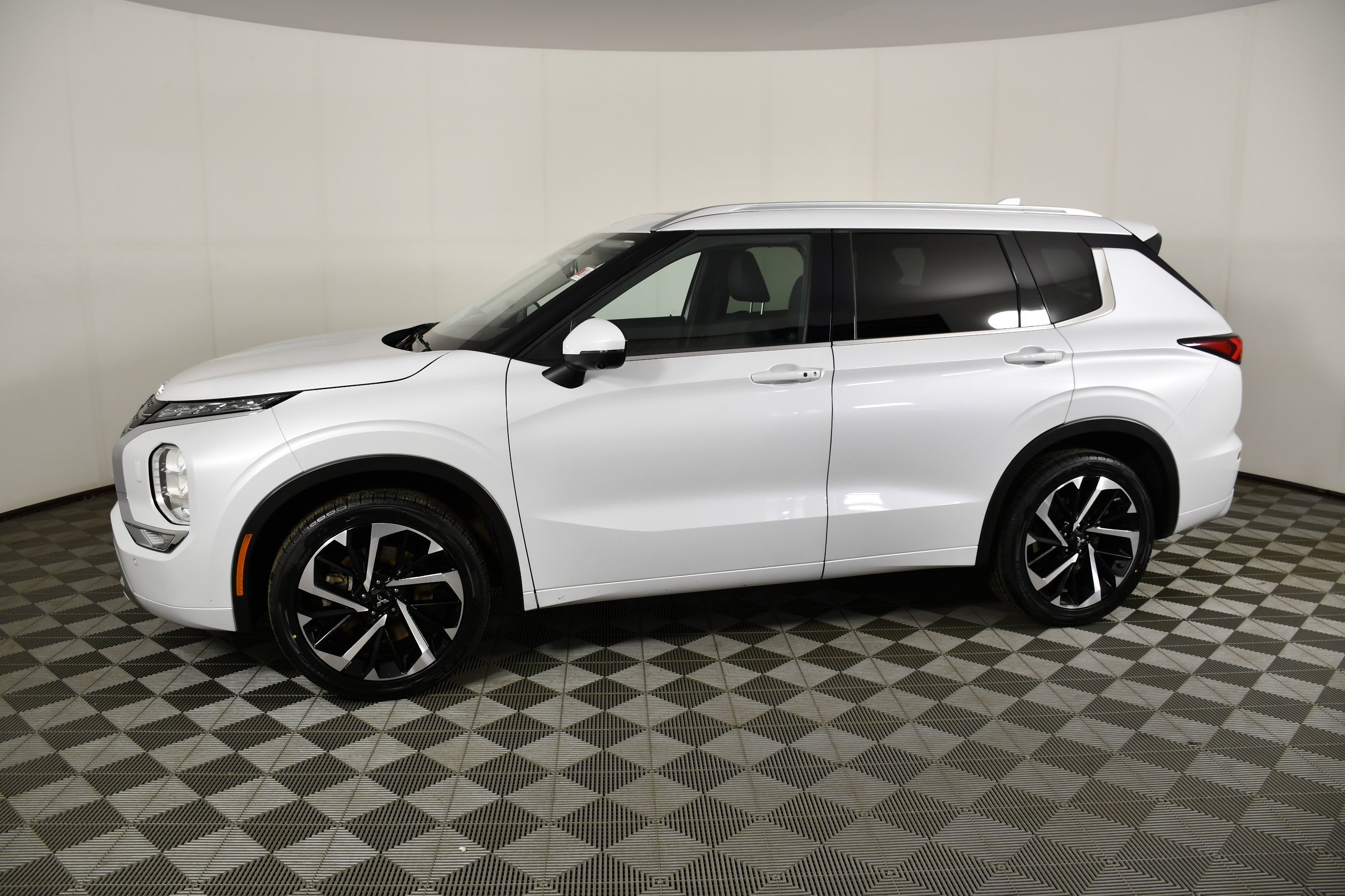 2024 Mitsubishi Outlander SEL - Photo 9