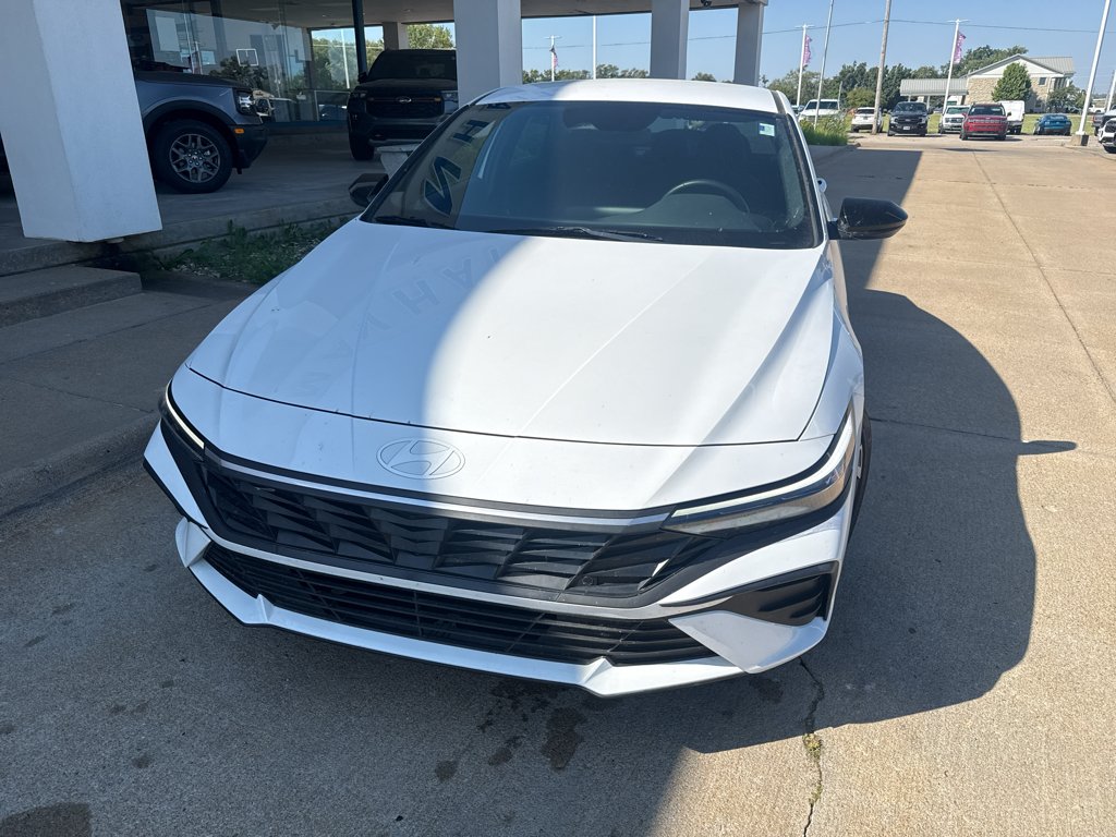 Used 2025 Serenity White Hyundai SEL Sport image 3