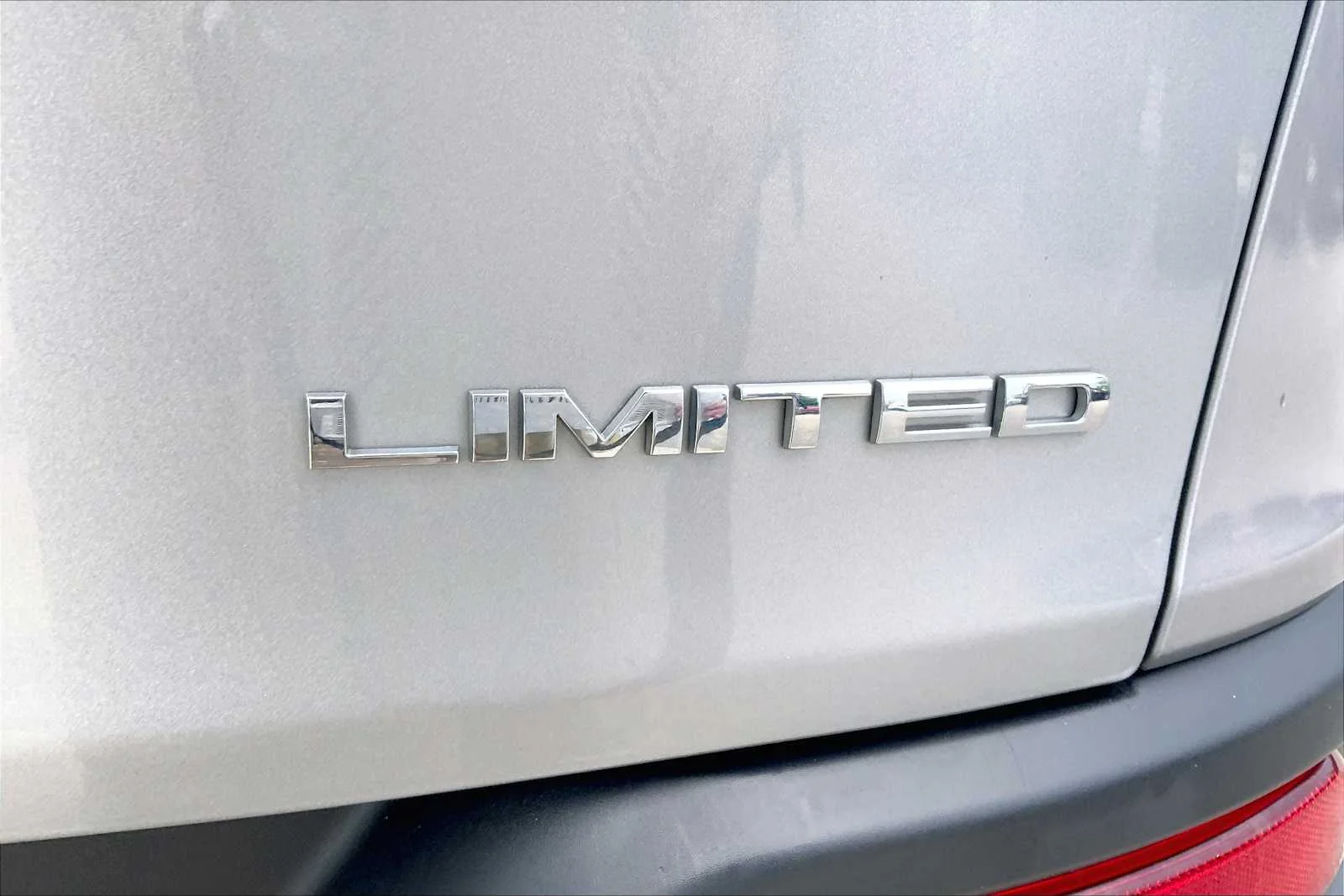 Used 2015 Billet Silver Metallic Clearcoat Jeep Limited image 10