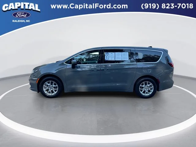 Used 2023 White Chrysler Touring L image 5