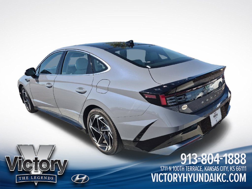 Certified Used 2024 Blue Hyundai SEL image 3