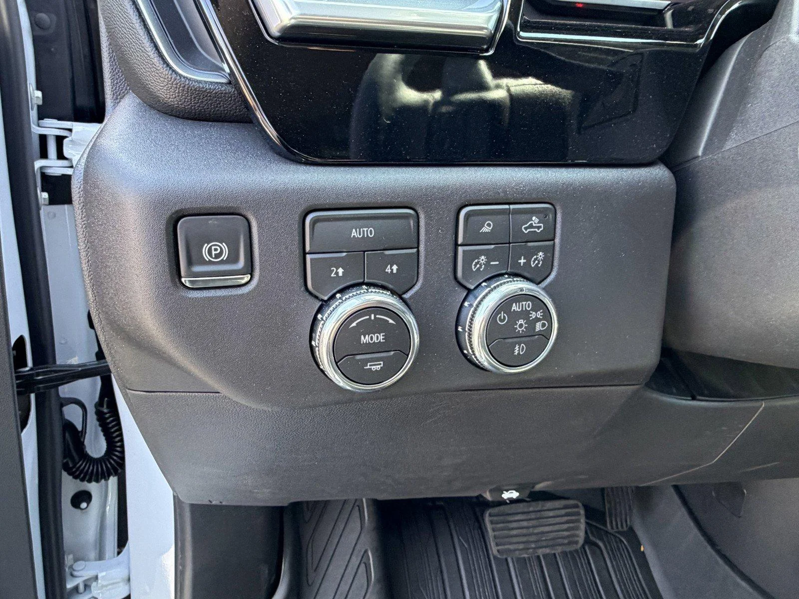 New 2026 Glacier White Tricoat GMC SLT image 22