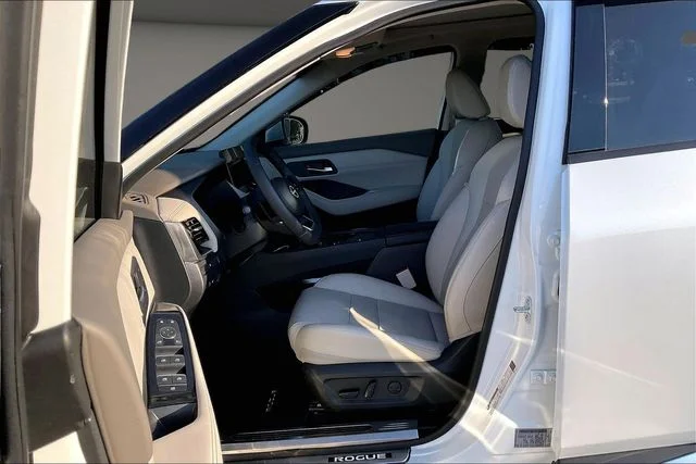 Used 2024 White Nissan SL image 23