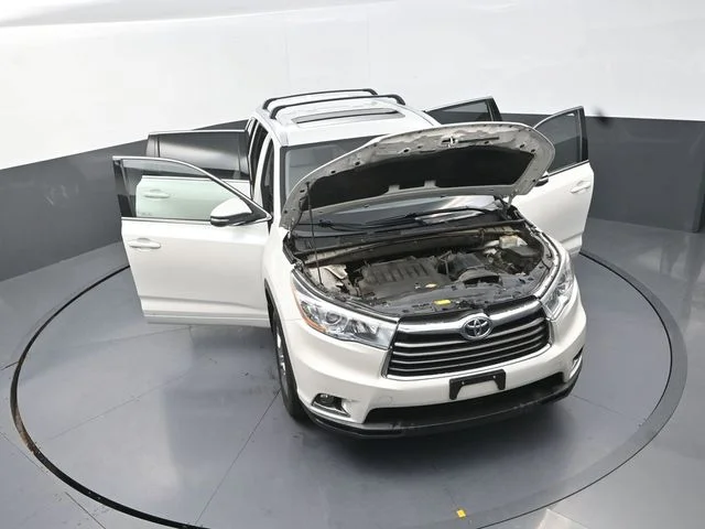 Used 2015 White Toyota Limited image 40